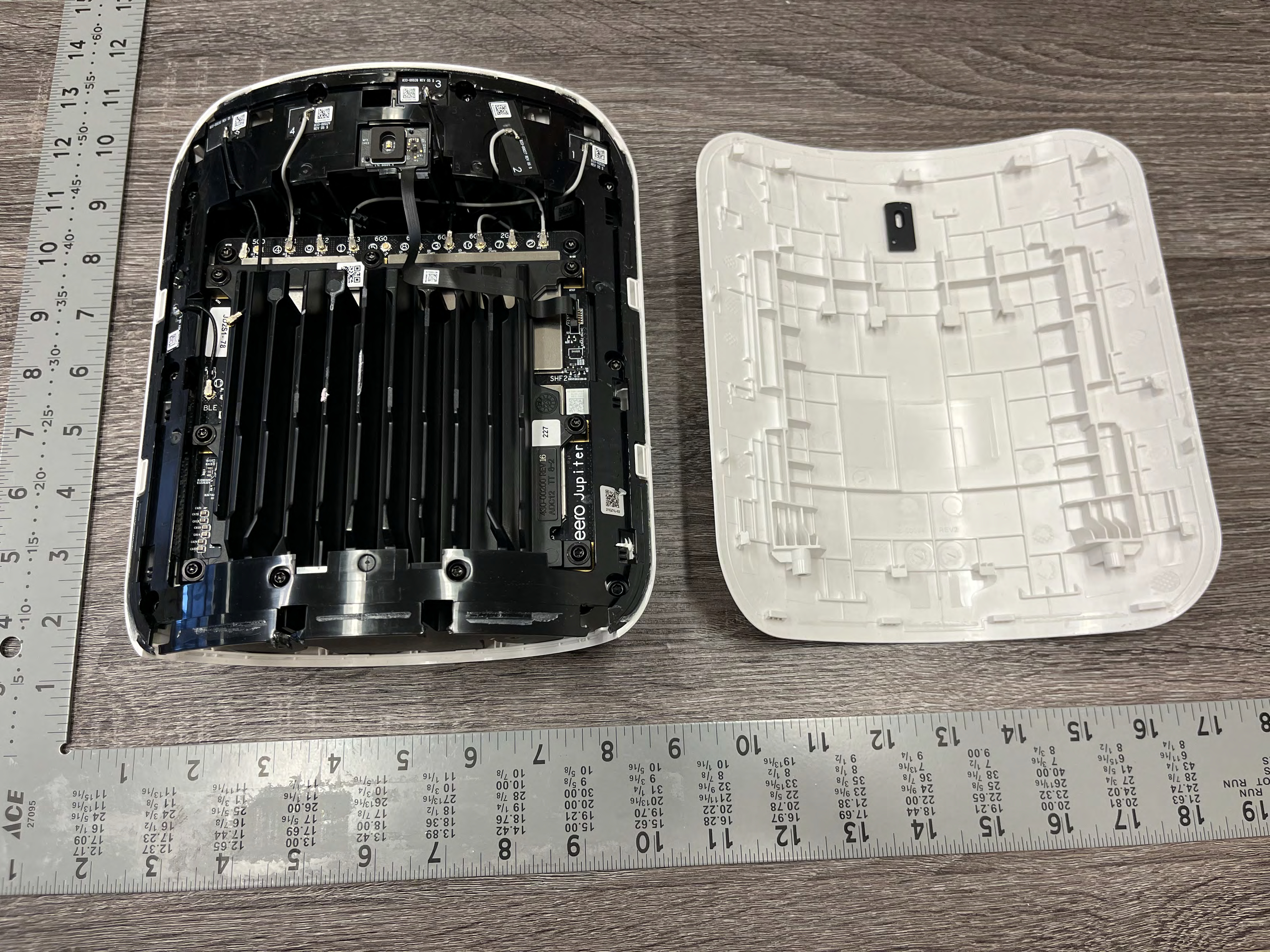 eero Max 7 internal FCC photo from Internal Photos (6829650) p. 1