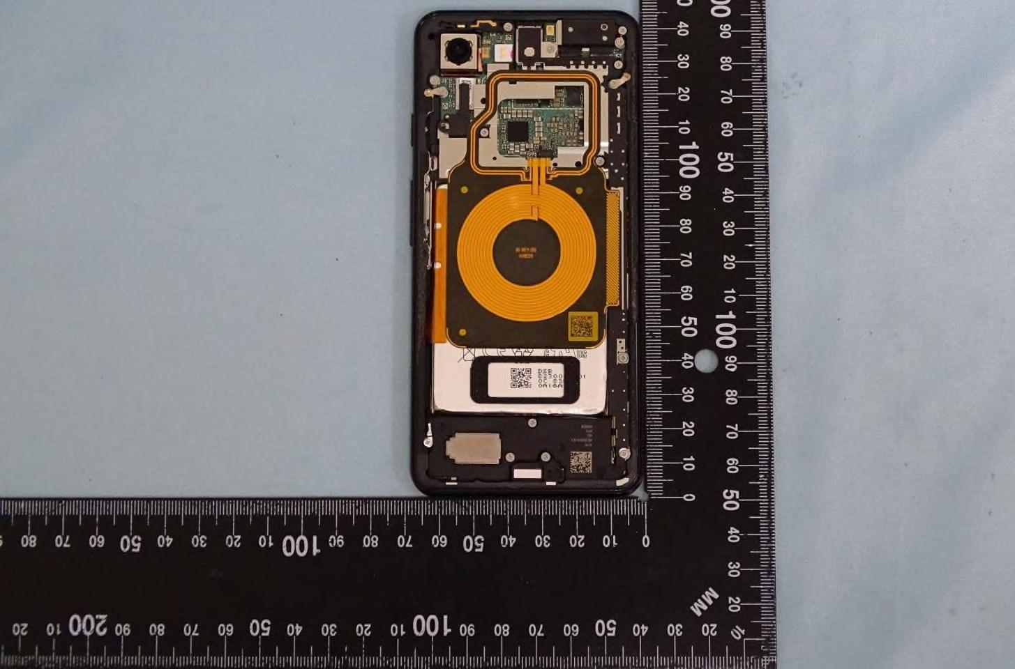 Google Pixel internal FCC photo from Internal Photos p. 1