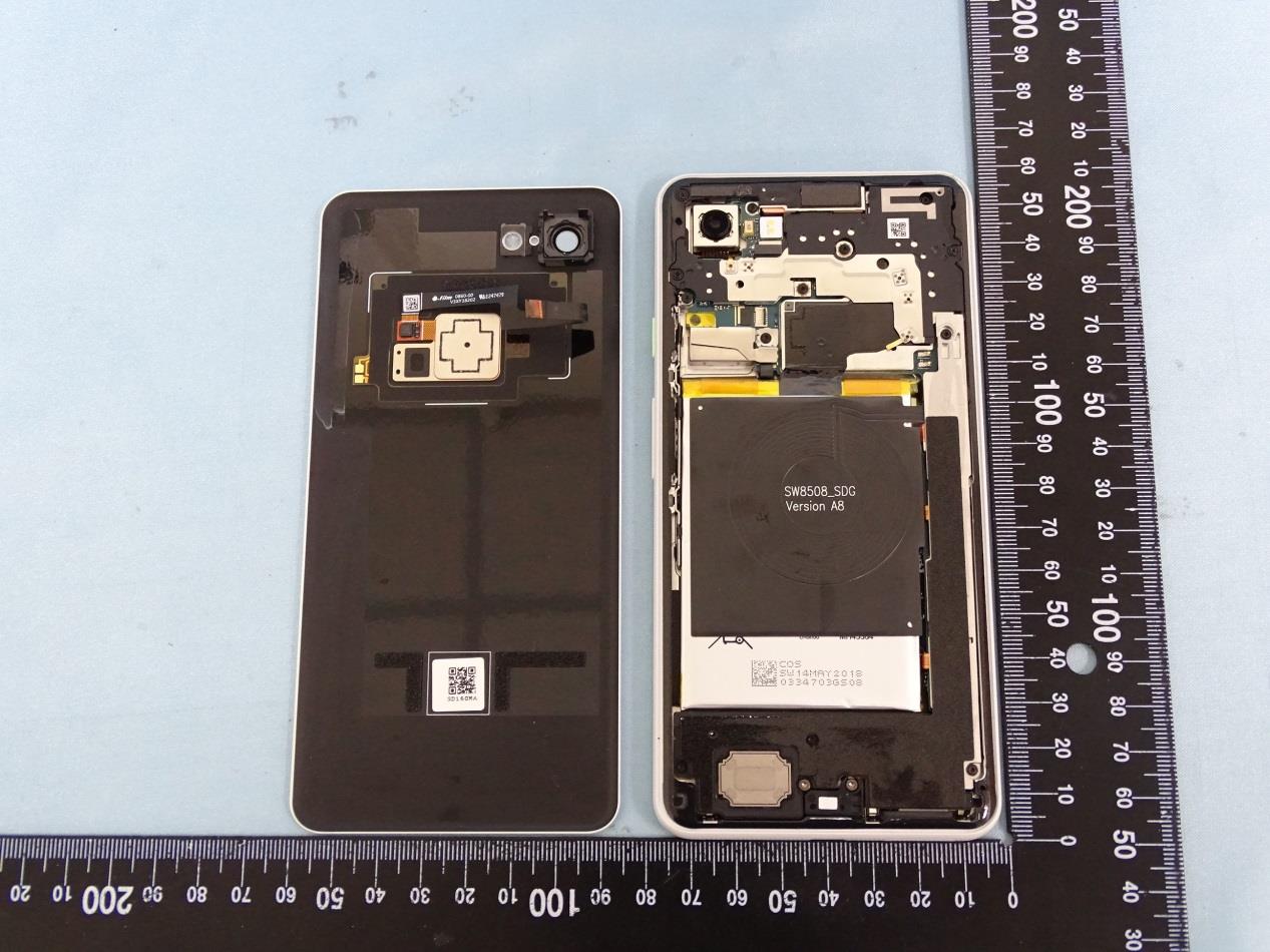 Google Pixel internal FCC photo from Internal Photos p. 1