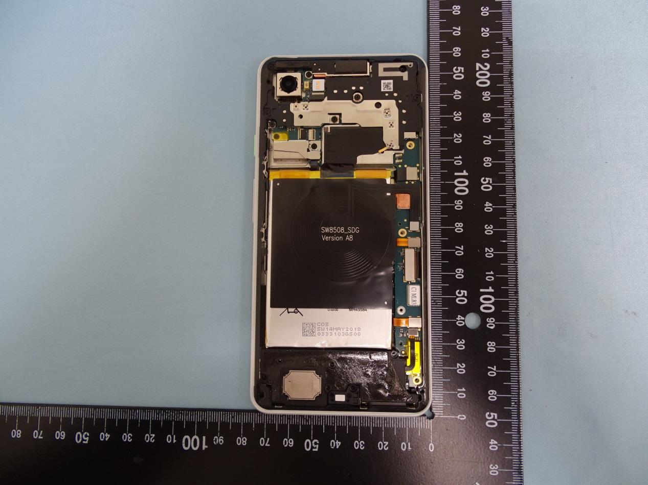 Google Pixel internal FCC photo from Internal Photos p. 1