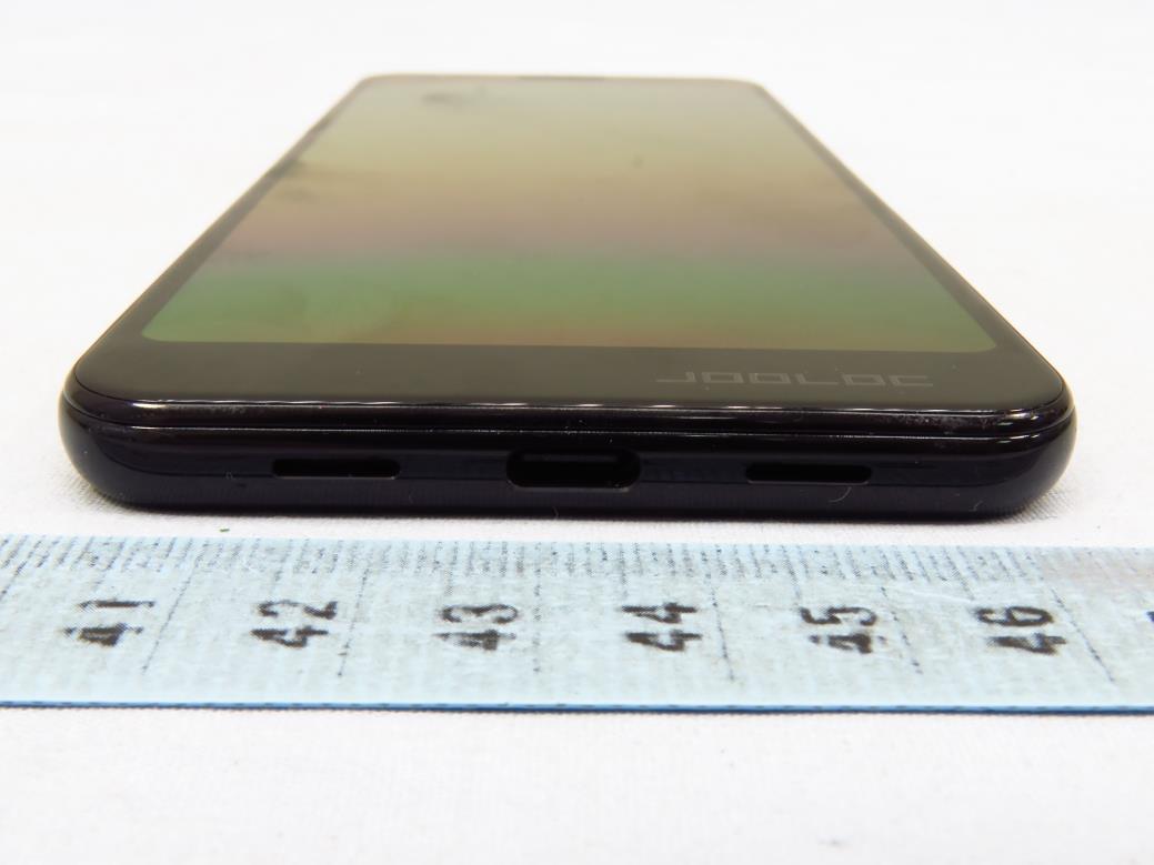 Google Pixel 3a external FCC photo from External Photos p. 1