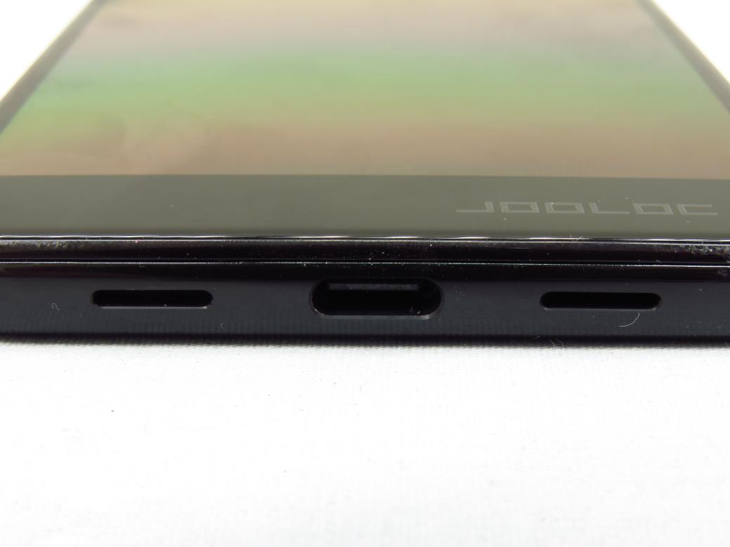 Google Pixel 3a external FCC photo from External Photos p. 2