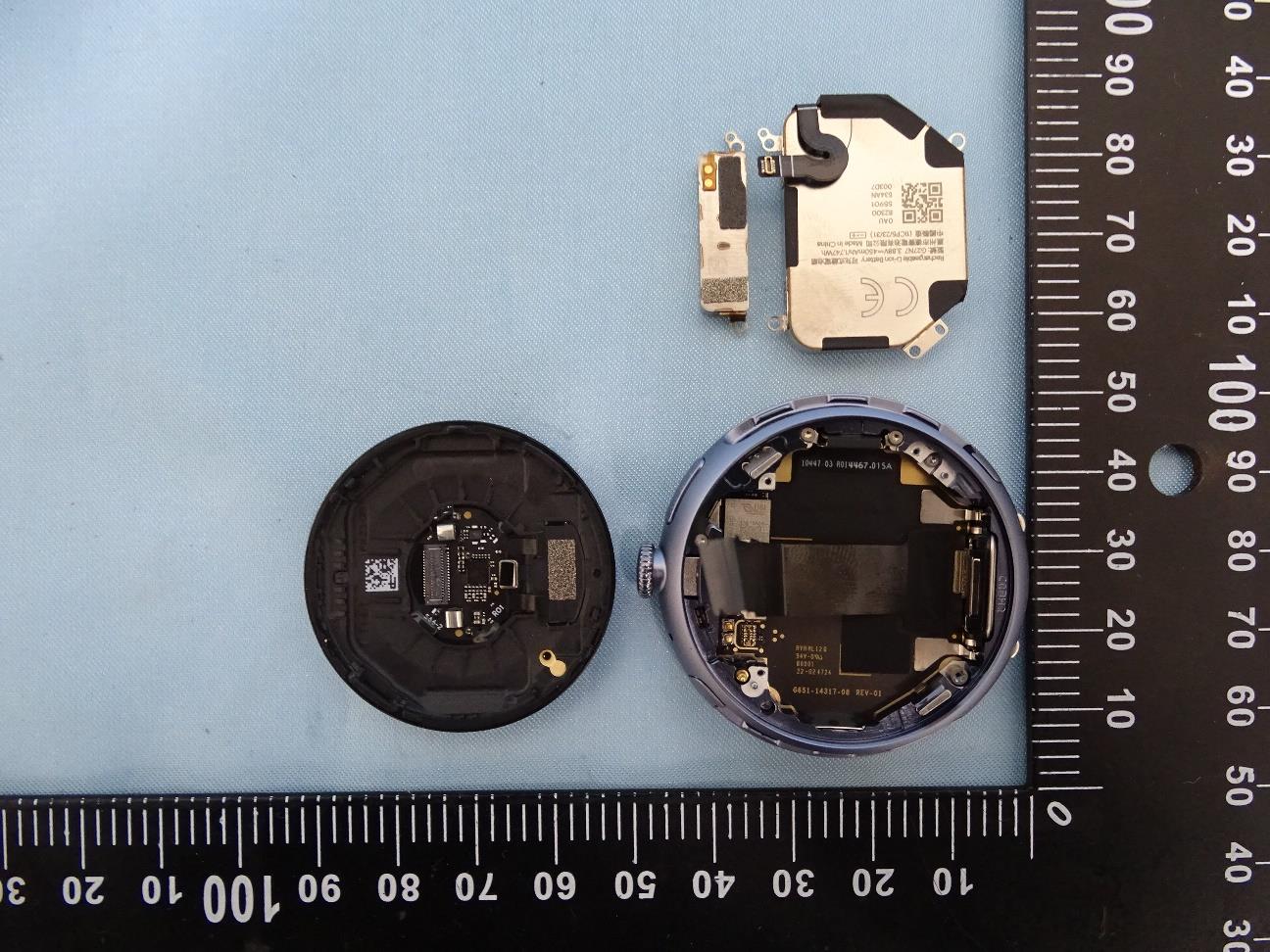 Google Pixel Watch 4 (45mm) internal FCC photo from Internal Photos p. 1