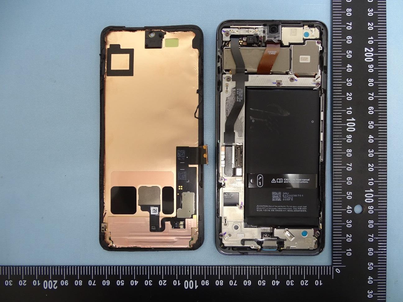 Google G1MNW internal FCC photo from Internal Photos p. 1