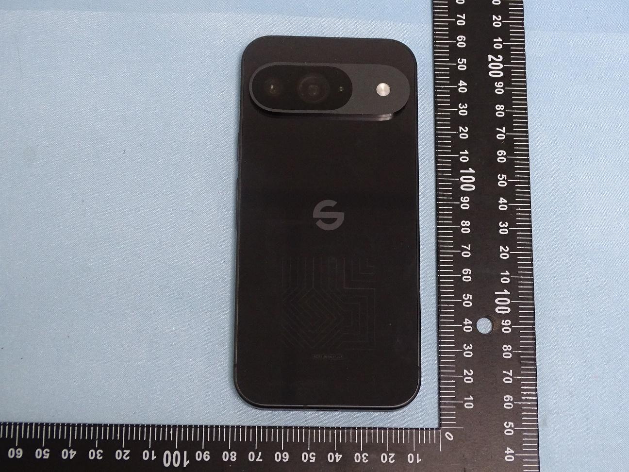 Google G2YBB external FCC photo from External Photos p. 2
