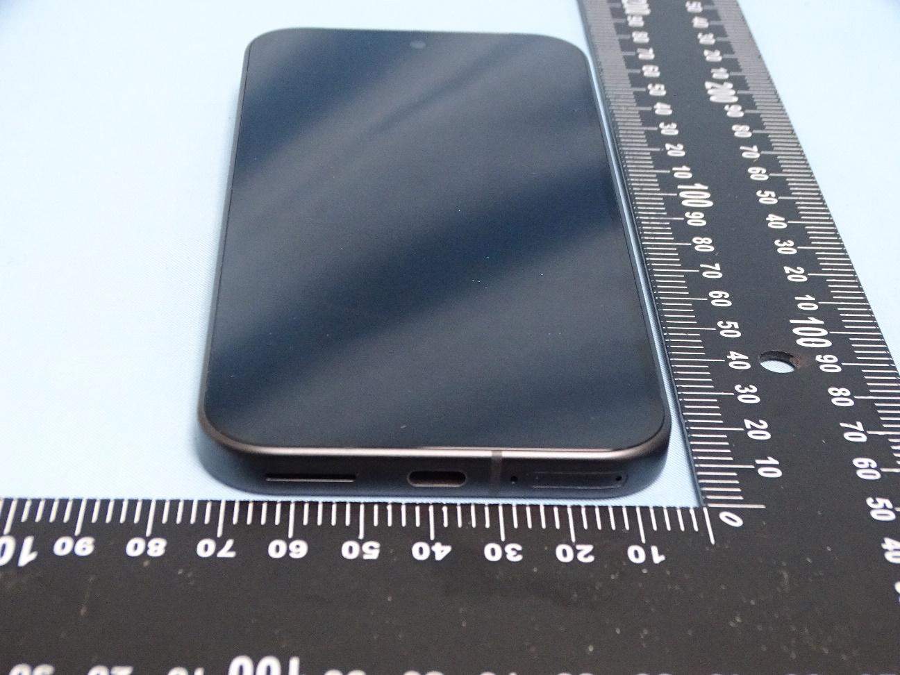 Google G2YBB external FCC photo from External Photos p. 3