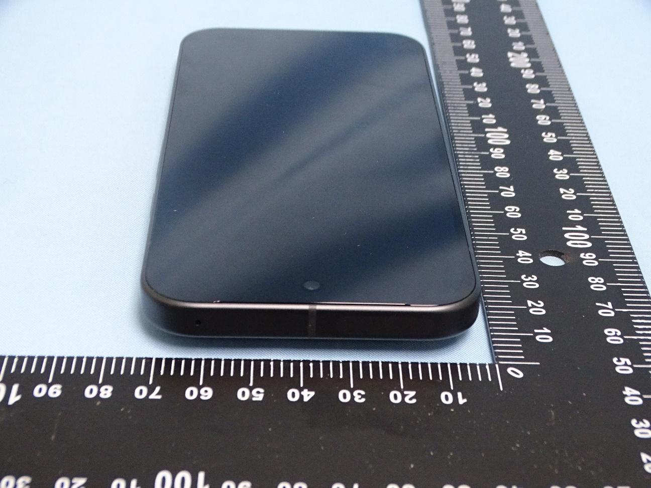 Google G2YBB external FCC photo from External Photos p. 5