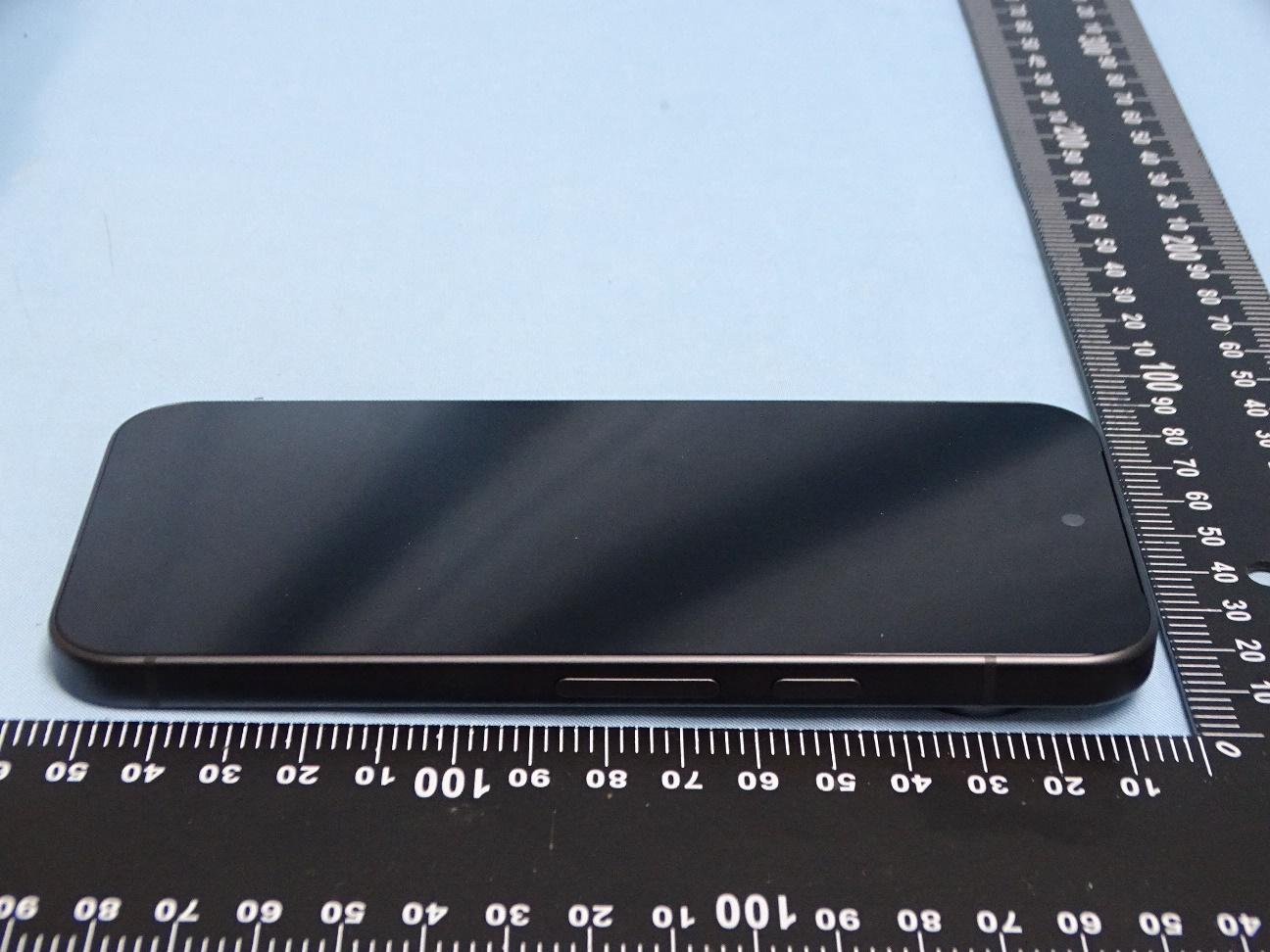 Google G2YBB external FCC photo from External Photos p. 6