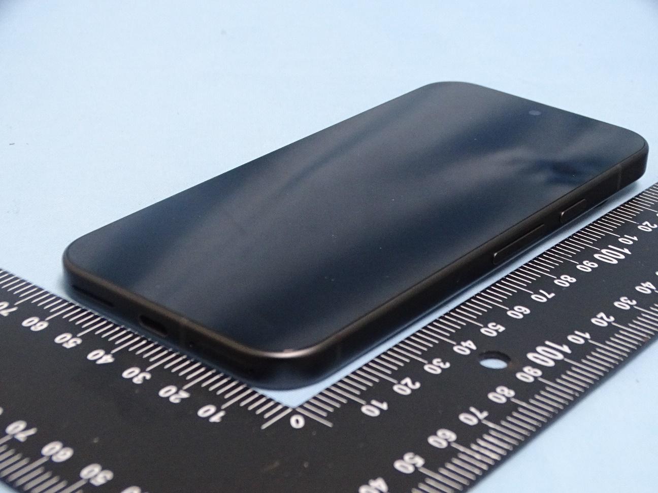 Google G2YBB external FCC photo from External Photos p. 7