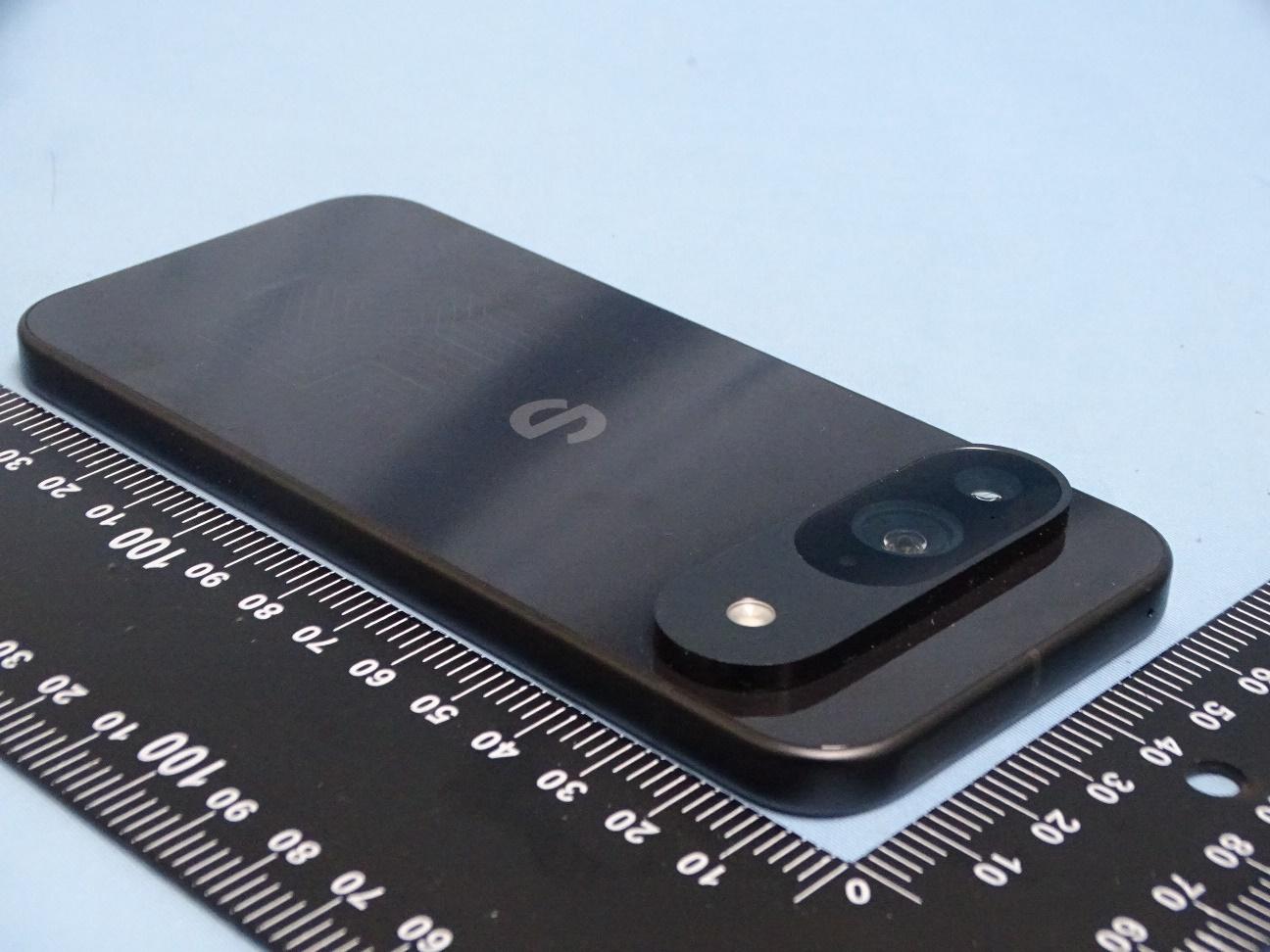 Google G2YBB external FCC photo from External Photos p. 8