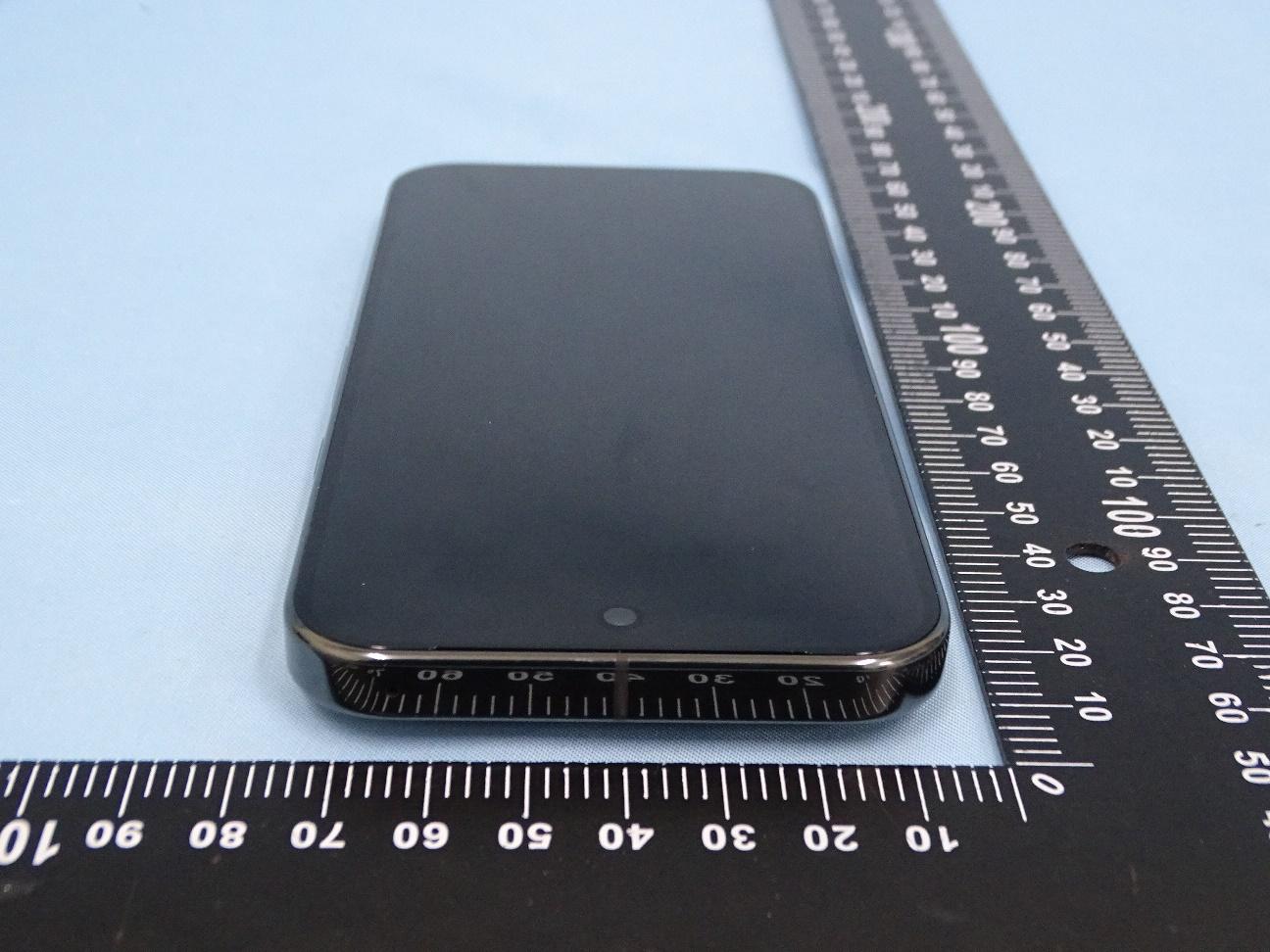 Google Pixel 10 Pro external FCC photo from External Photos p. 5