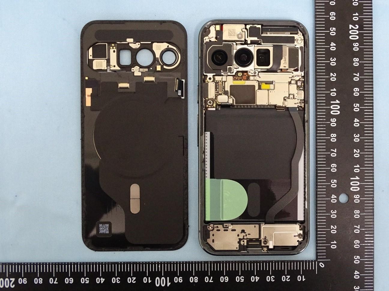 Google Pixel 10 Pro internal FCC photo from Internal Photos p. 1