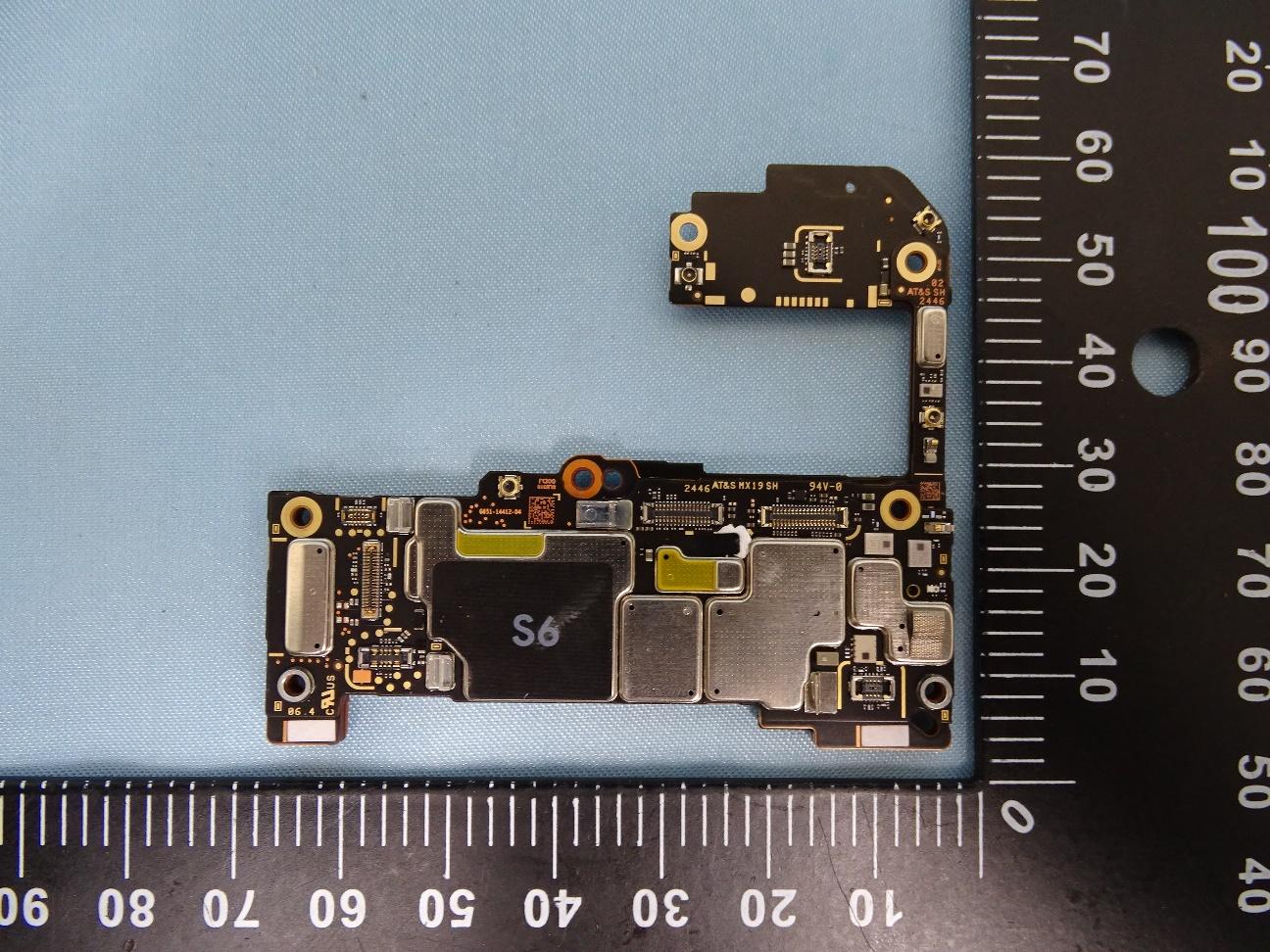 Google Pixel 10 Pro internal FCC photo from Internal Photos p. 2