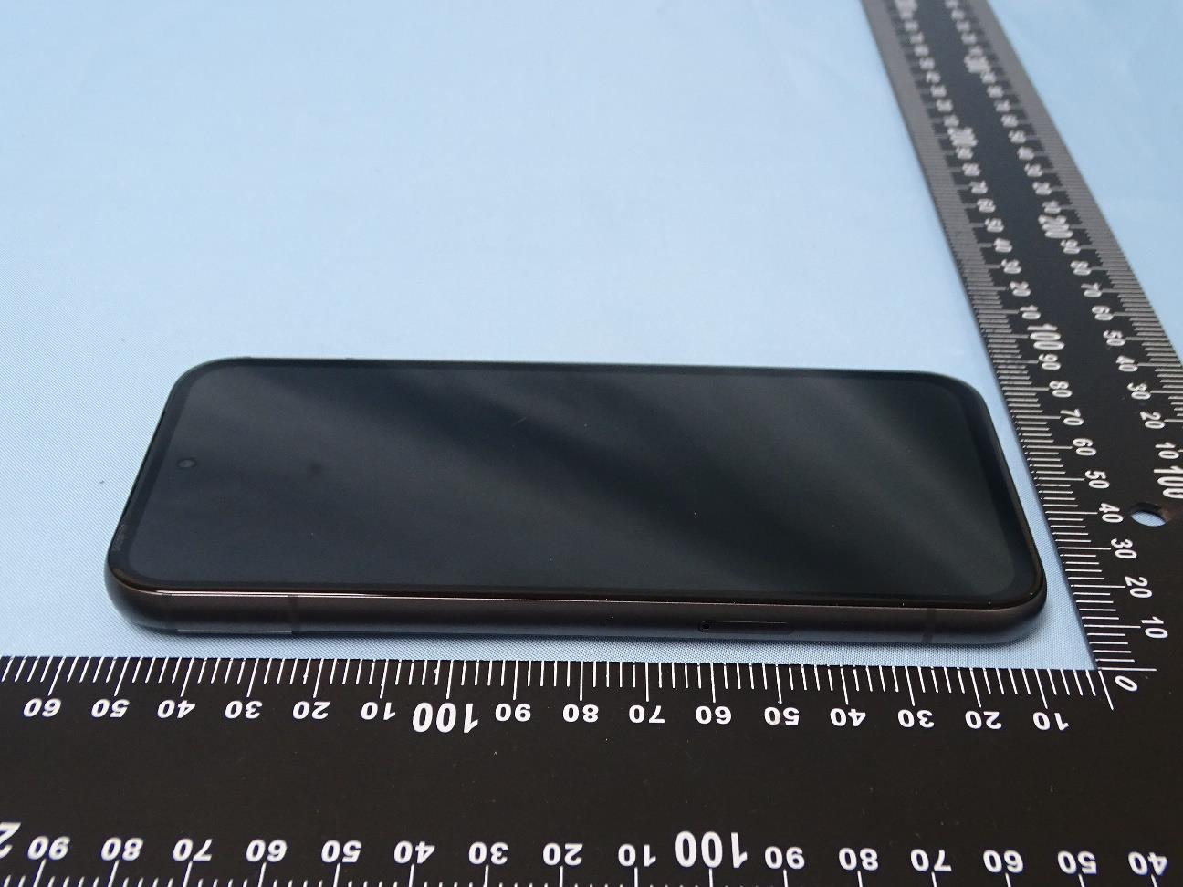 Google Pixel external FCC photo from External Photos p. 4