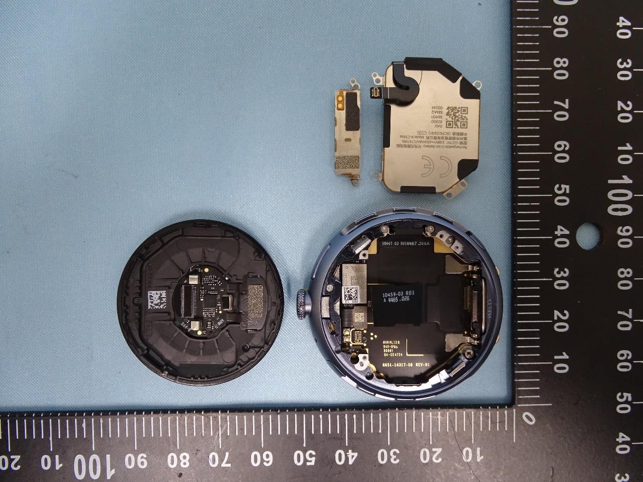 Google Pixel Watch 4 (45mm) internal FCC photo from Internal Photos p. 1
