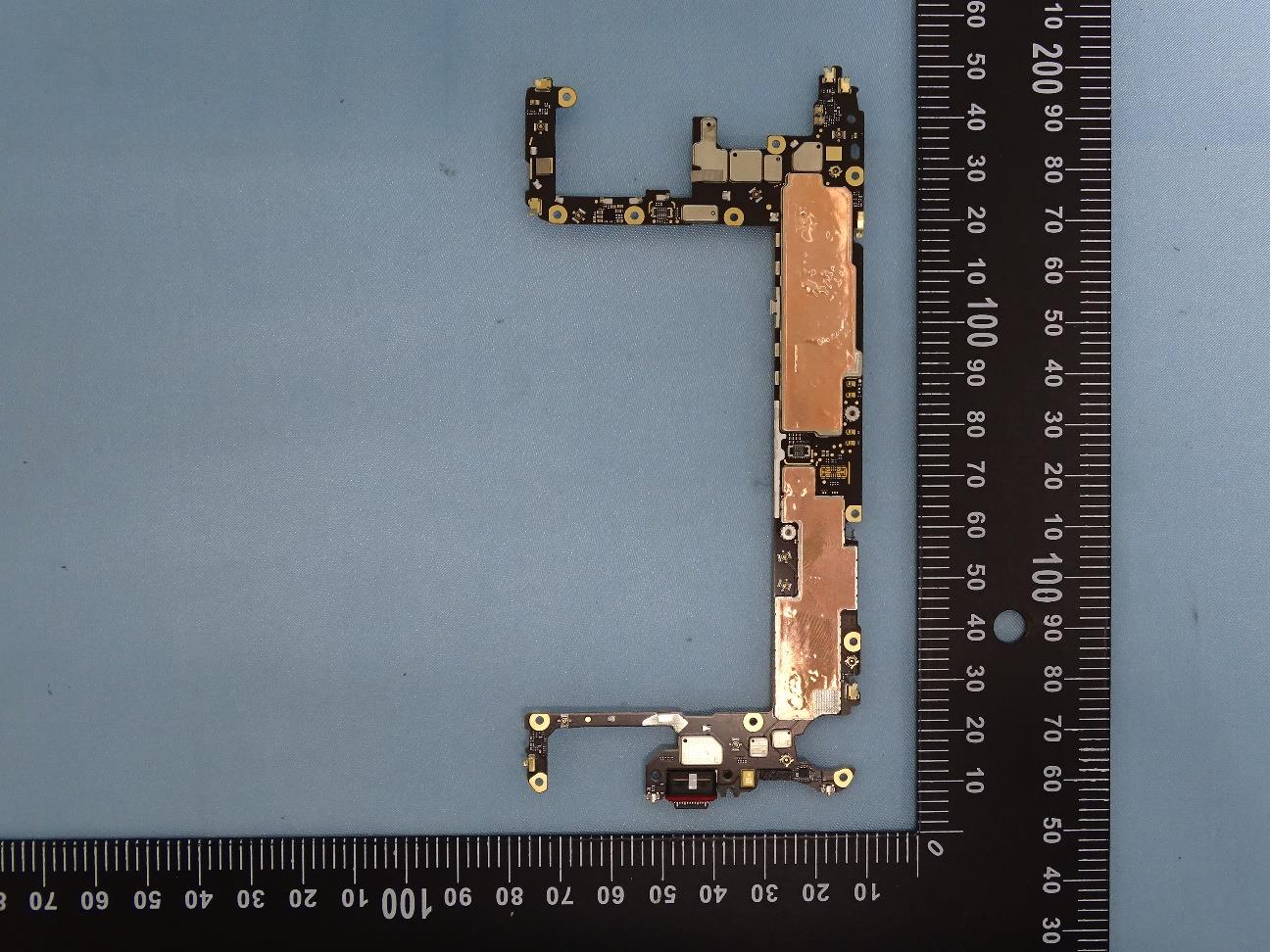 Google Pixel internal FCC photo from Internal Photos p. 2