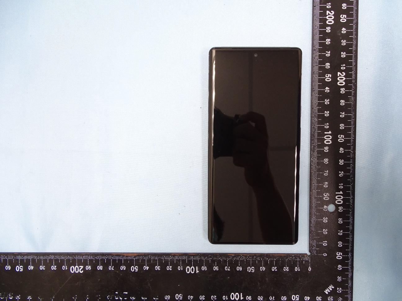 Google G8V0U external FCC photo from External Photos p. 1