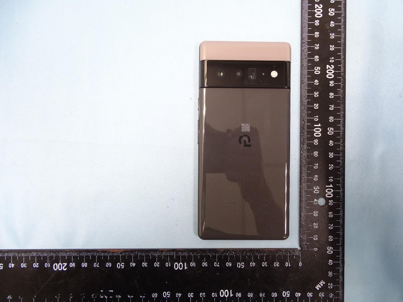 Google G8V0U external FCC photo from External Photos p. 2