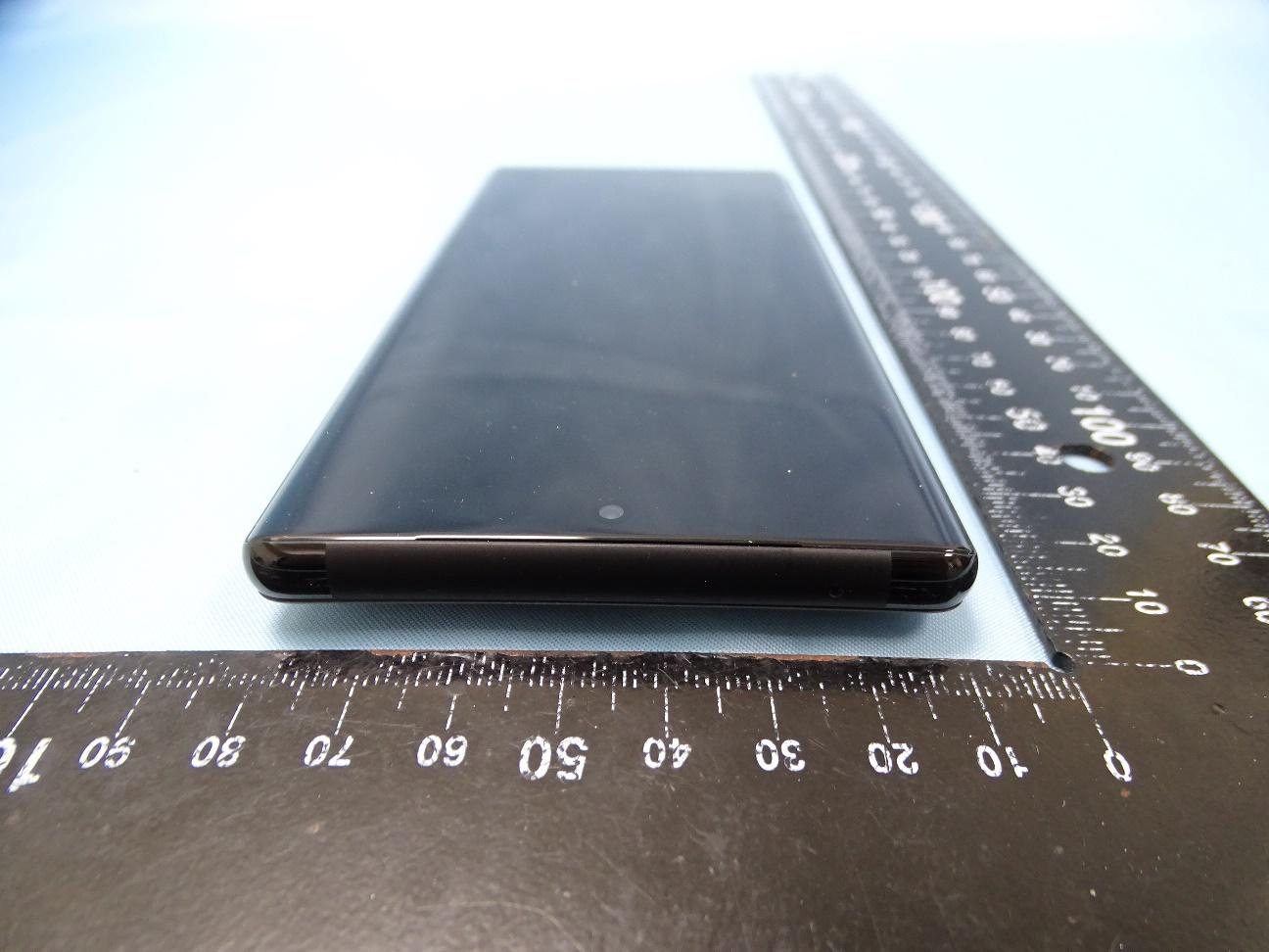 Google G8V0U external FCC photo from External Photos p. 3