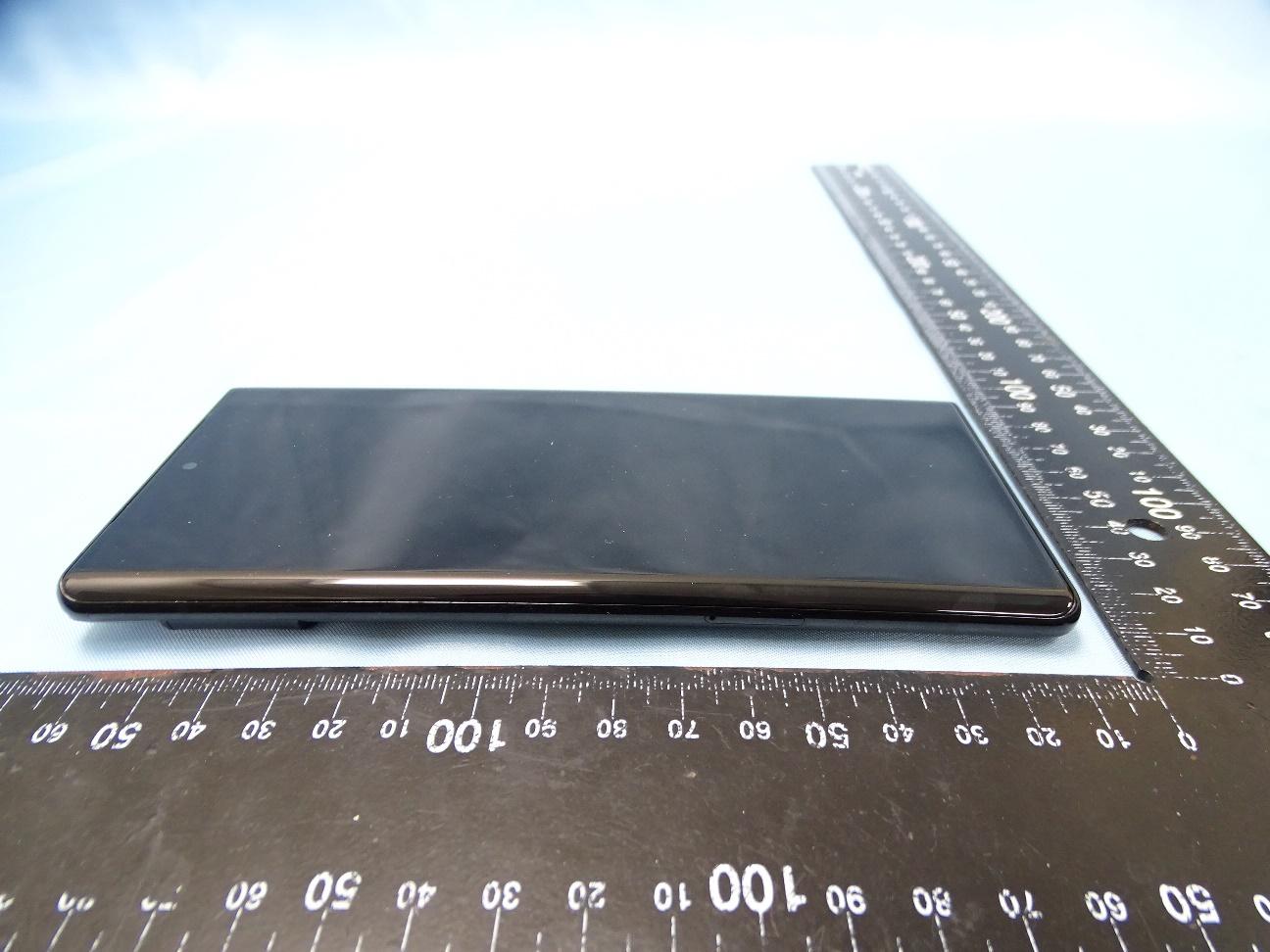 Google G8V0U external FCC photo from External Photos p. 5