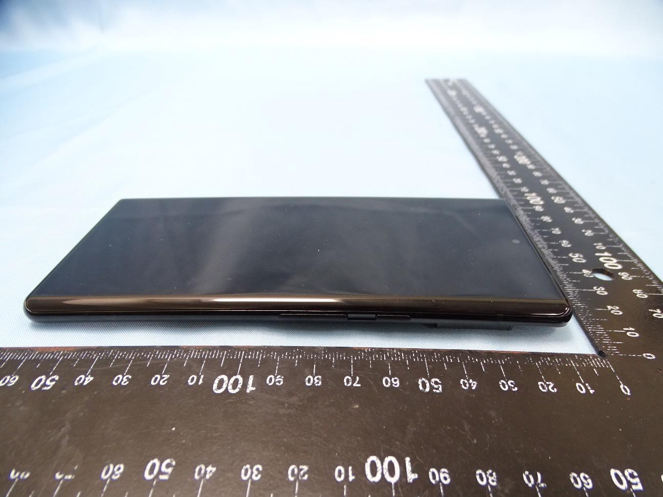 Google G8V0U external FCC photo from External Photos p. 6