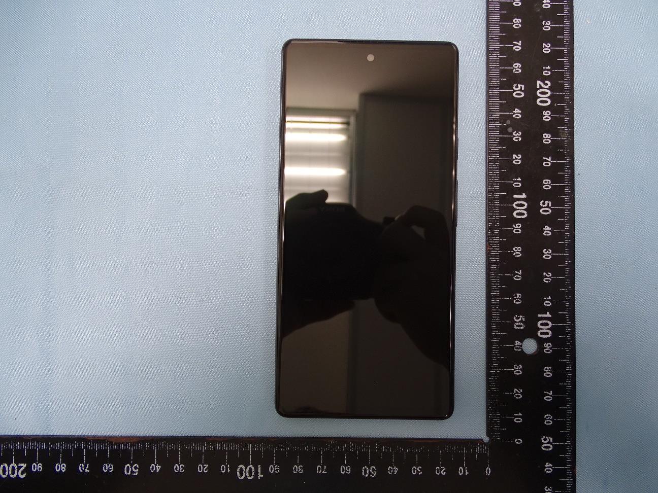 Google G9S9B external FCC photo from External Photos p. 1