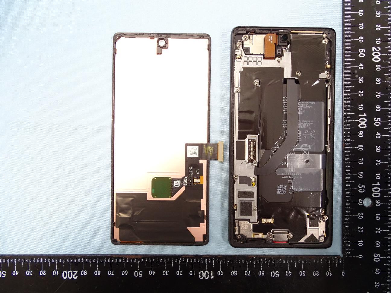 Google G9S9B internal FCC photo from Internal Photos p. 1