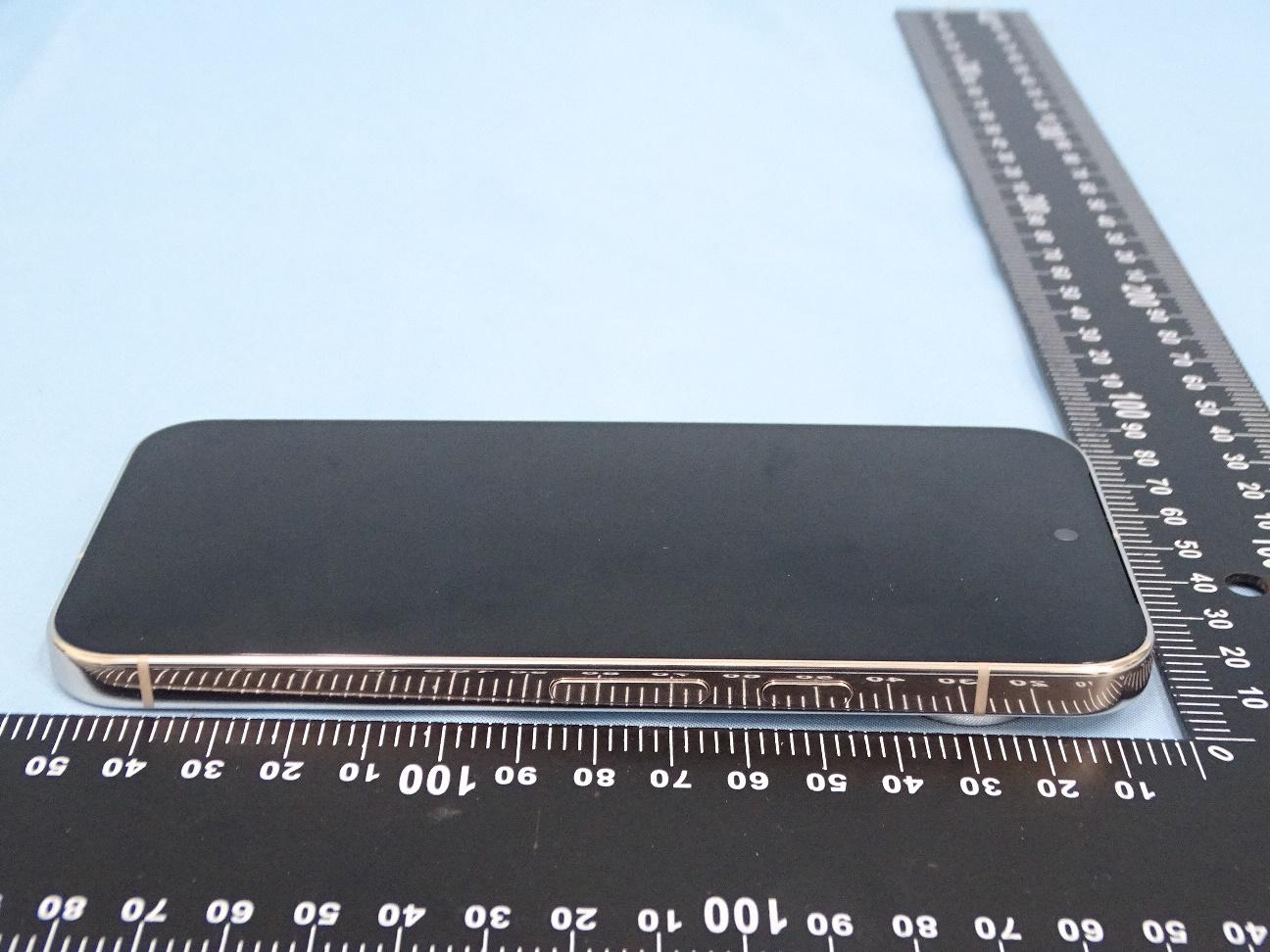 Google Pixel 10 Pro external FCC photo from External Photos p. 6