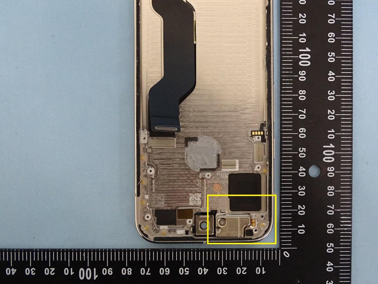 Google Pixel 10 Pro internal FCC photo from Internal Photos p. 1