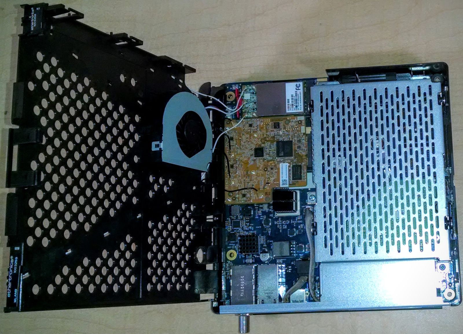 Google GFRG250 internal FCC photo from Internal Photos p. 1