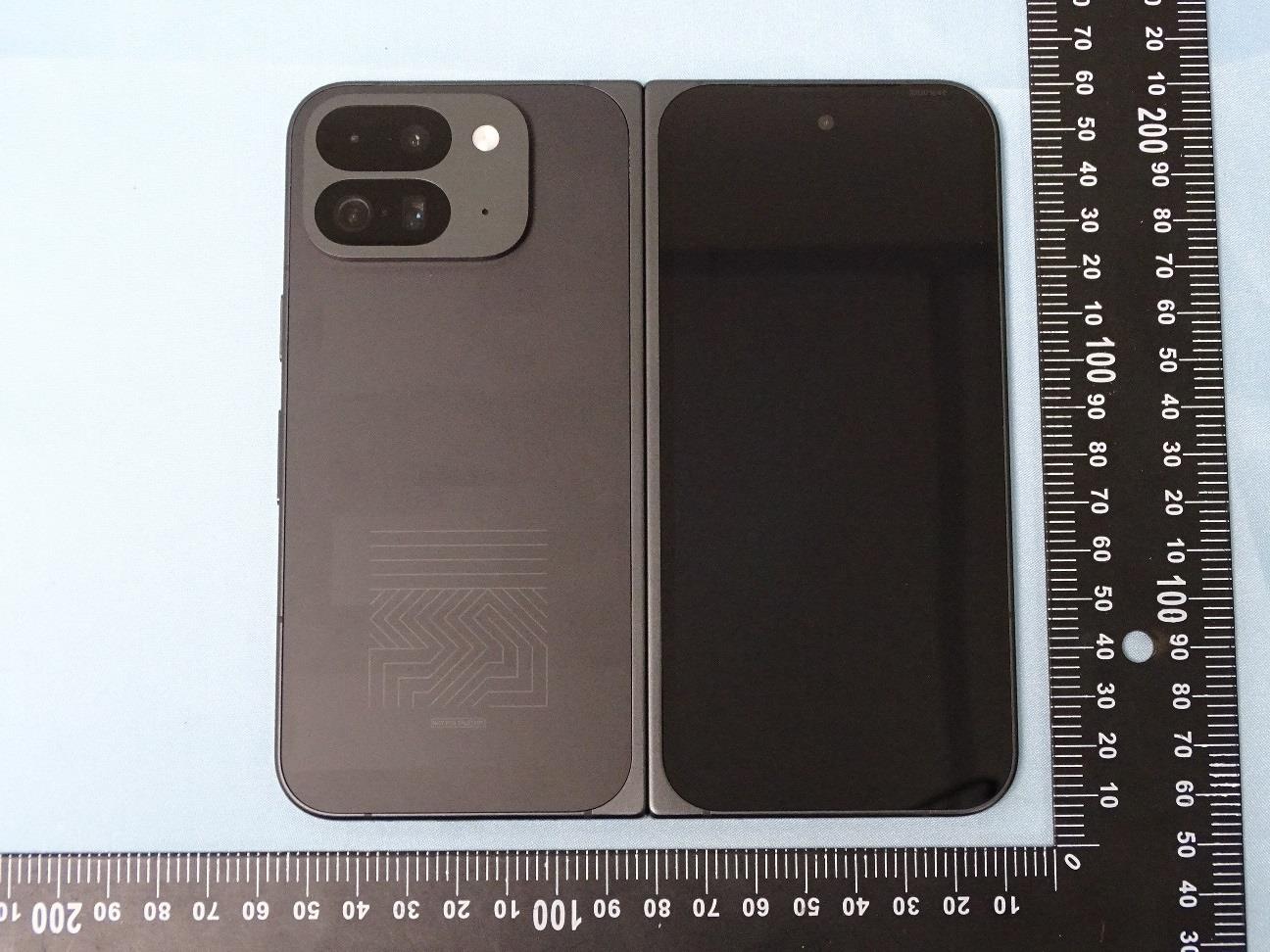 Google GGH2X external FCC photo from External Photos p. 1