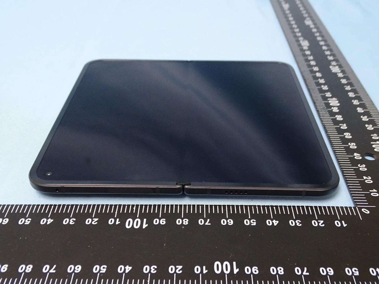 Google GGH2X external FCC photo from External Photos p. 5