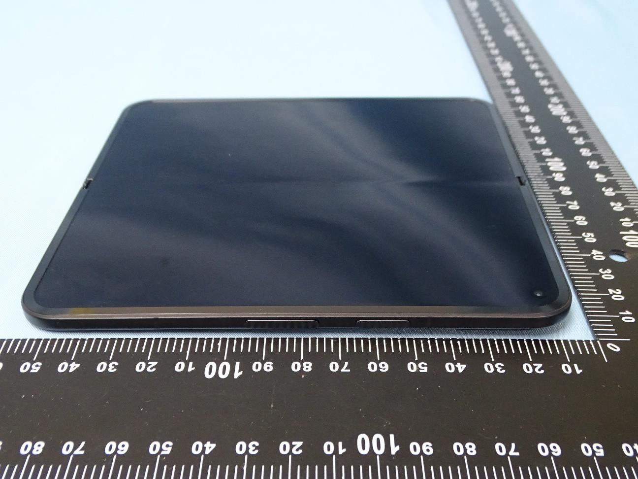 Google GGH2X external FCC photo from External Photos p. 6