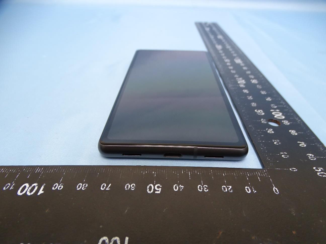 Google GHL1X external FCC photo from External Photos p. 3