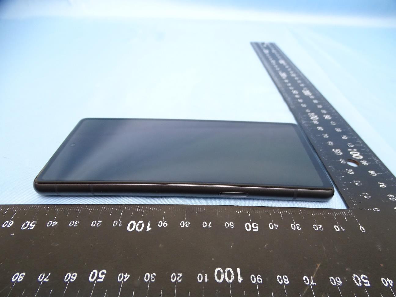 Google GHL1X external FCC photo from External Photos p. 4