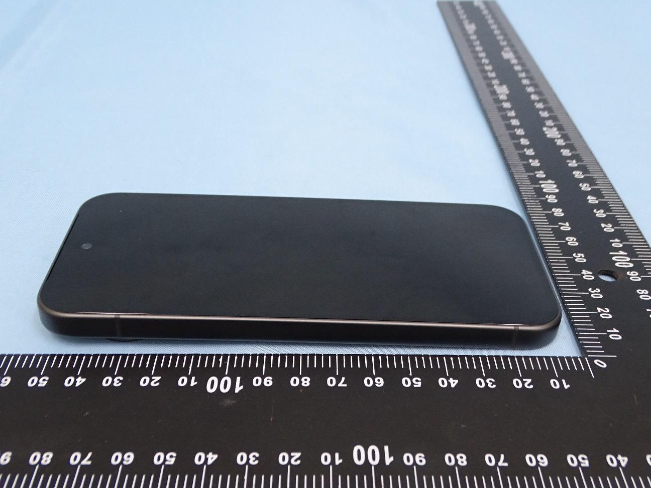 Google Pixel 10 external FCC photo from External Photos p. 4