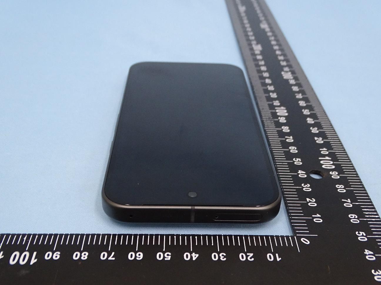 Google Pixel 10 external FCC photo from External Photos p. 5