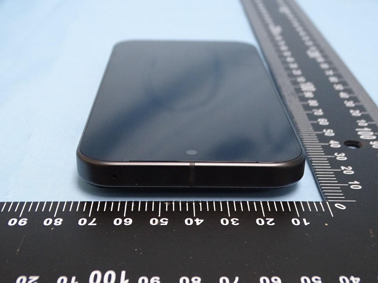 Google GUR25 external FCC photo from External Photos p. 5