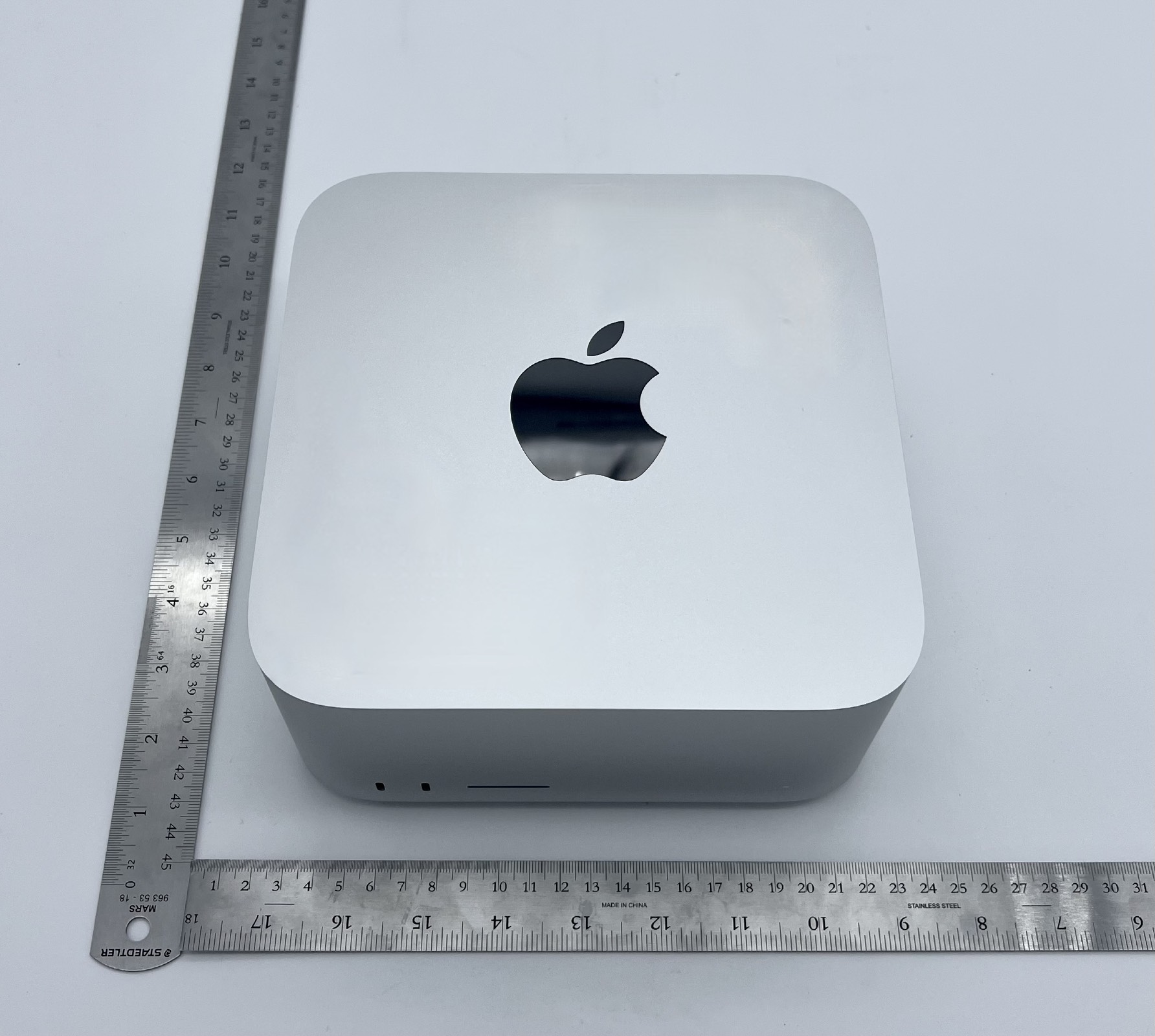 Apple A2901 external FCC photo from External Photos p. 1