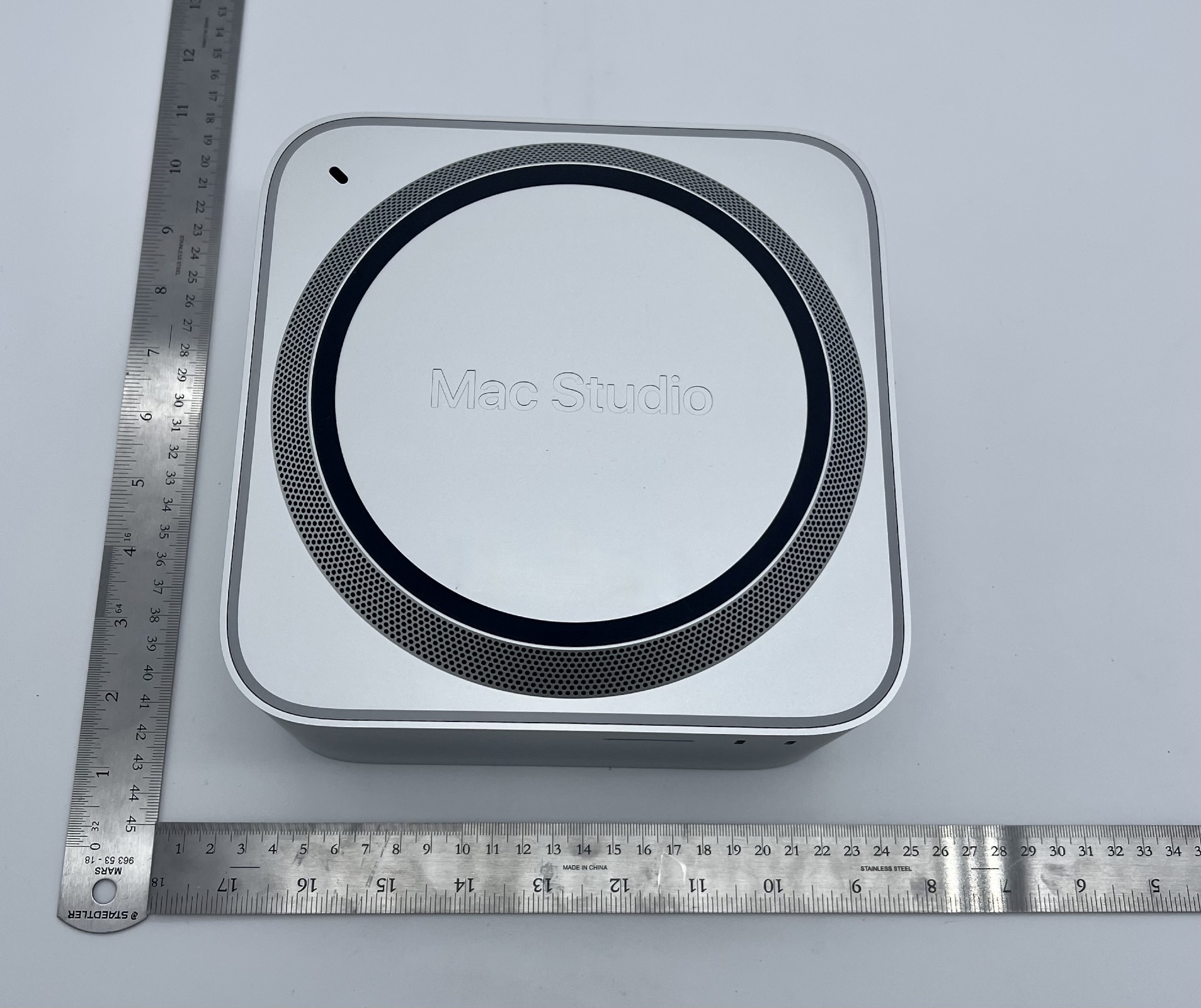 Apple A2901 external FCC photo from External Photos p. 2