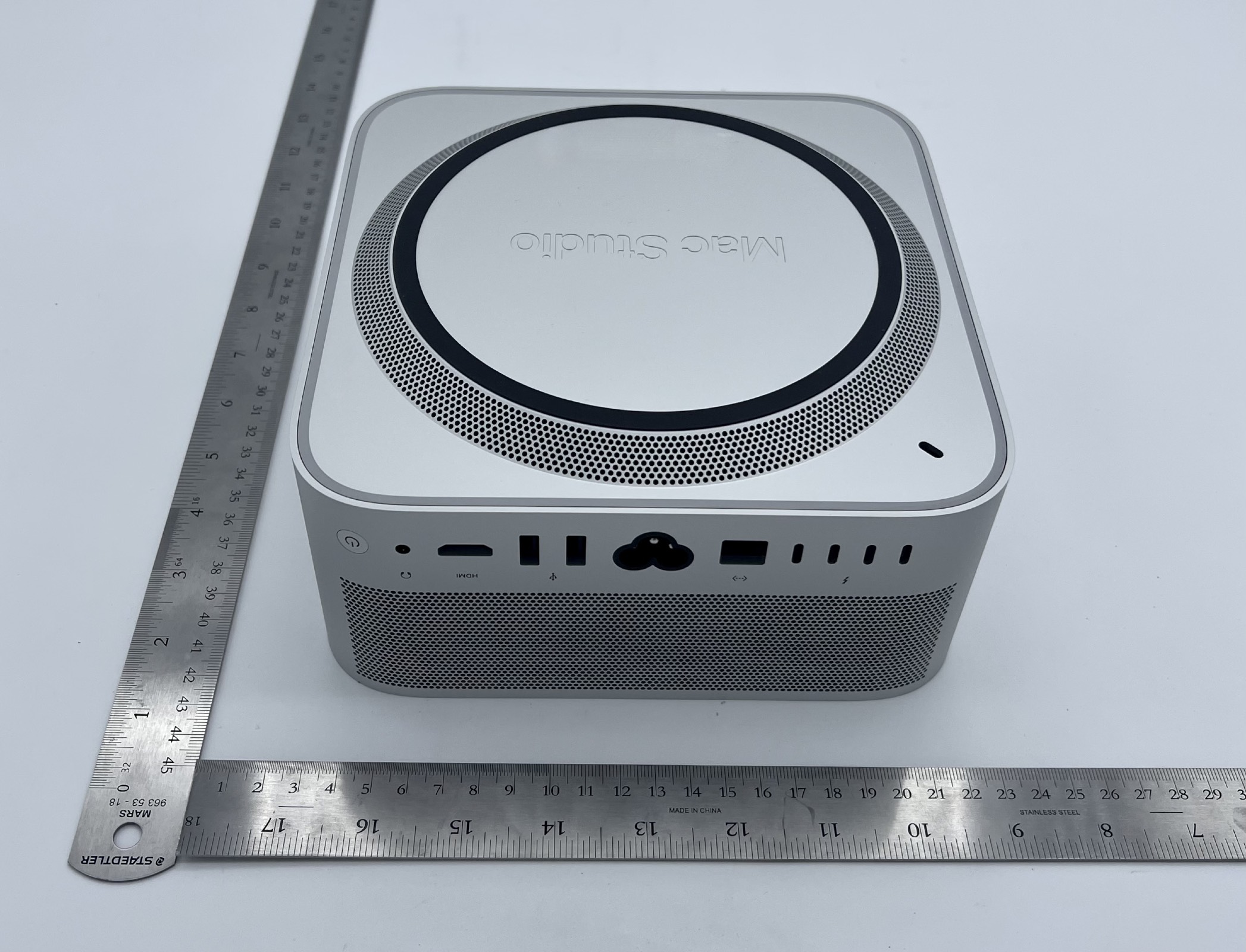 Apple A2901 external FCC photo from External Photos p. 4