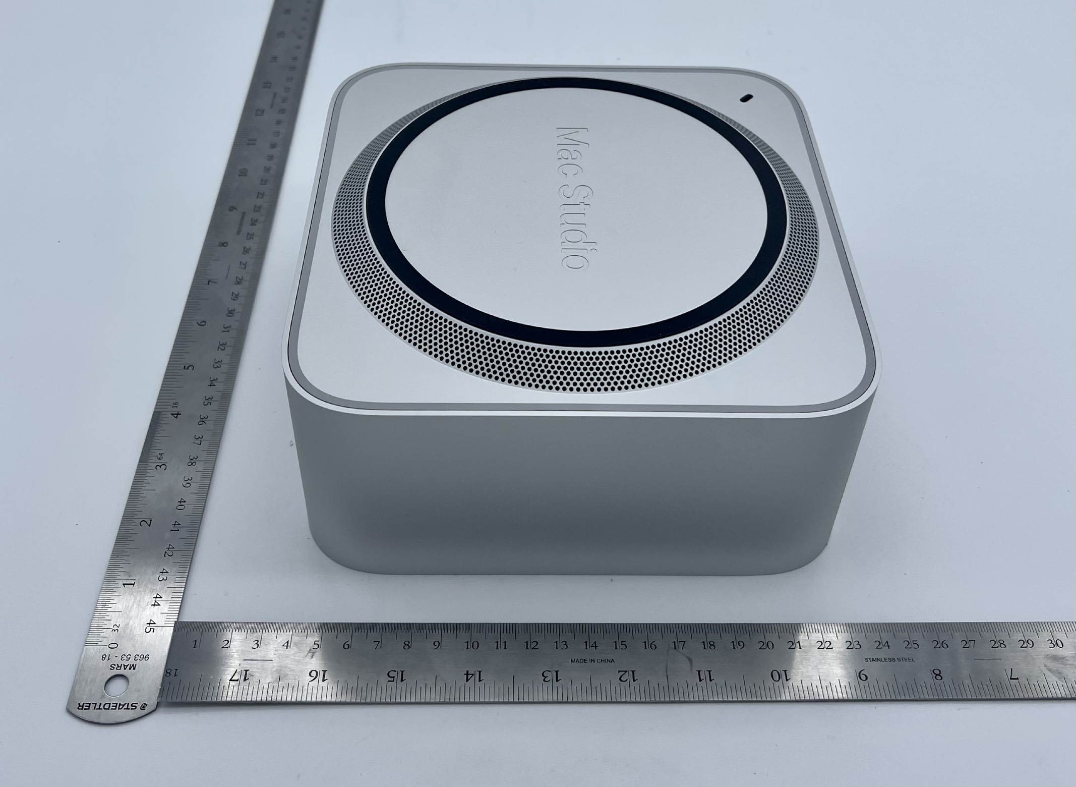 Apple A2901 external FCC photo from External Photos p. 5
