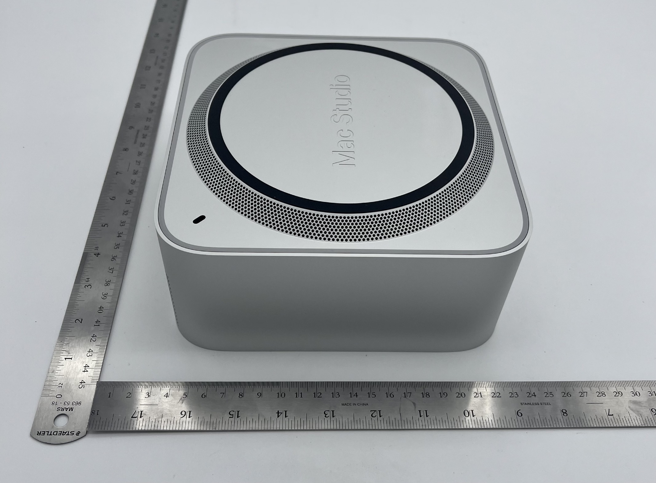 Apple A2901 external FCC photo from External Photos p. 6
