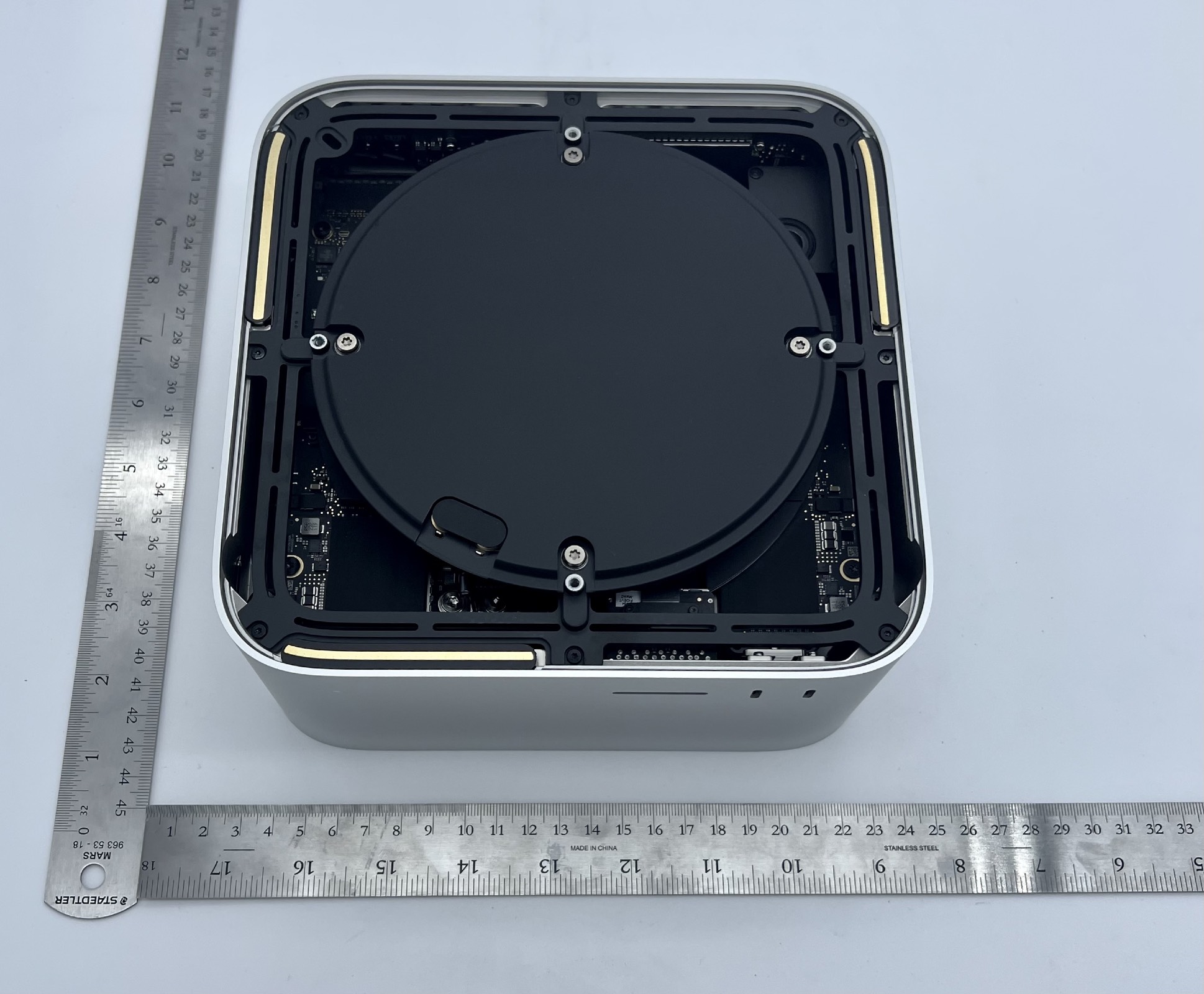 Apple A2901 internal FCC photo from Internal Photos p. 1