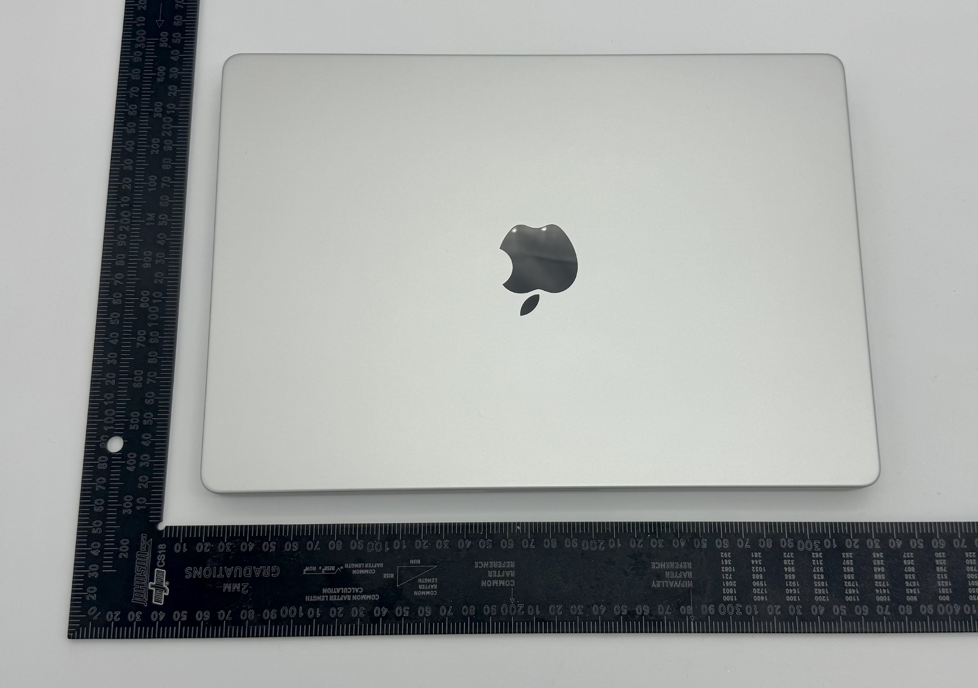 Apple MacBook Pro external FCC photo from External Photos p. 1