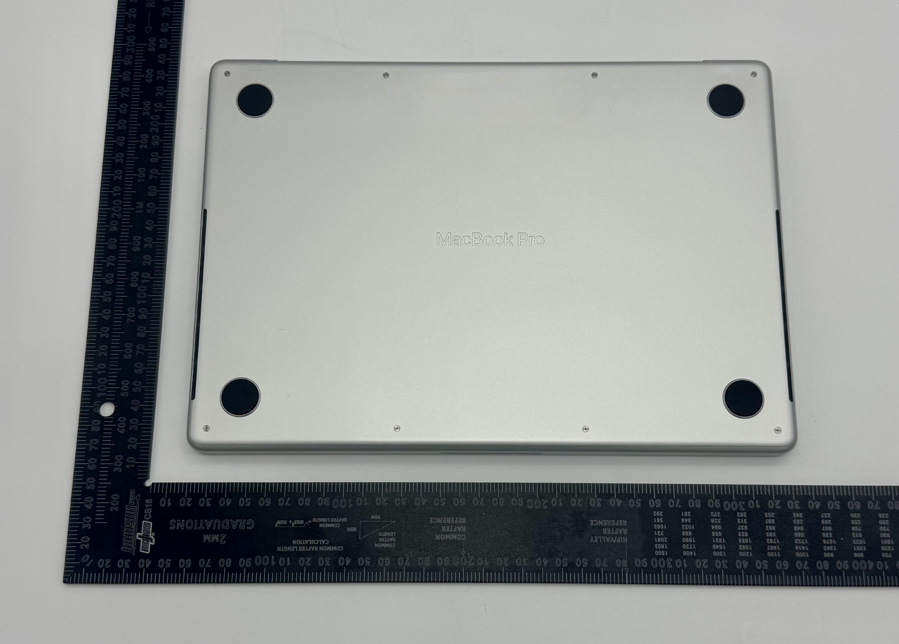 Apple MacBook Pro external FCC photo from External Photos p. 2