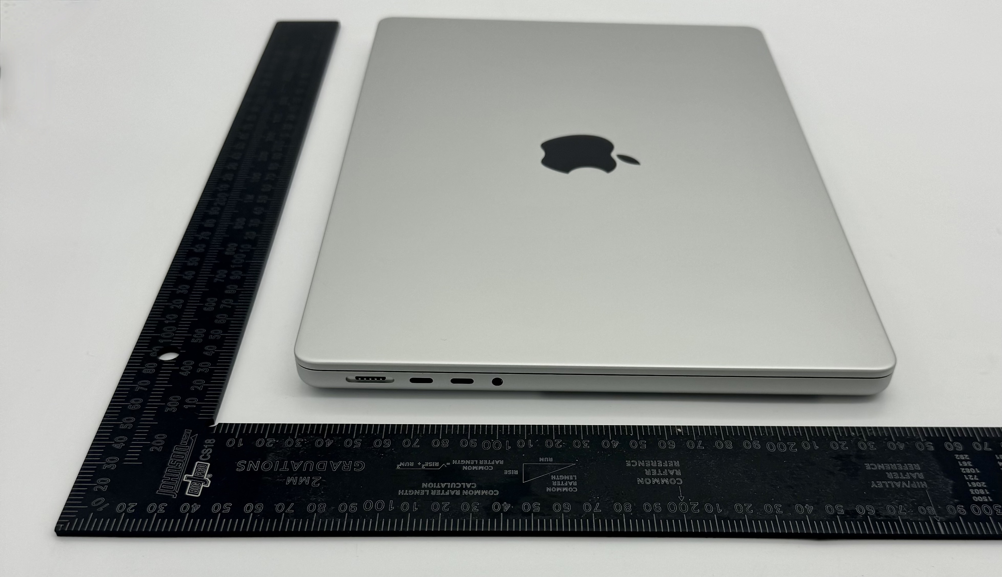 Apple MacBook Pro external FCC photo from External Photos p. 3