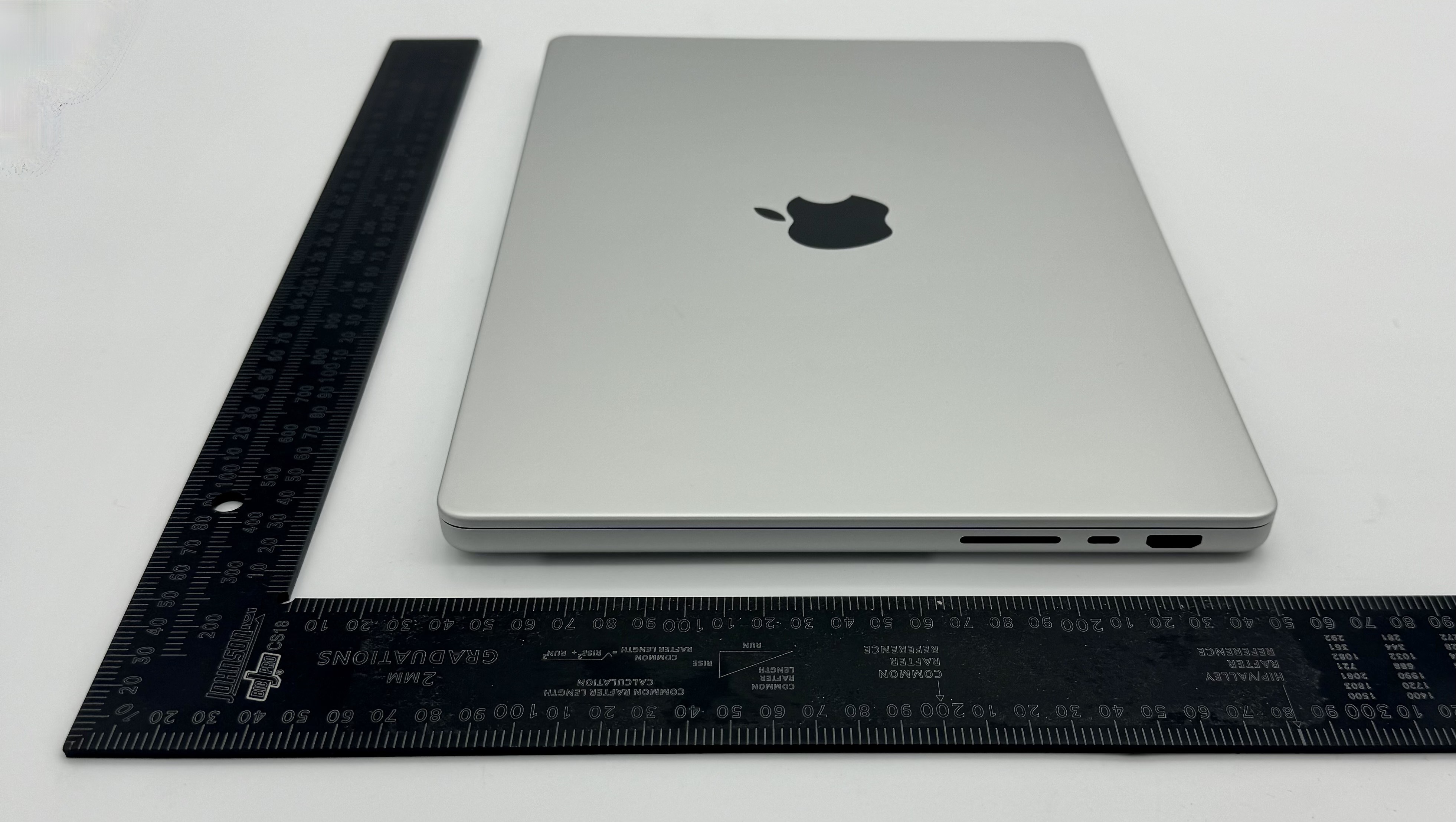 Apple MacBook Pro external FCC photo from External Photos p. 4