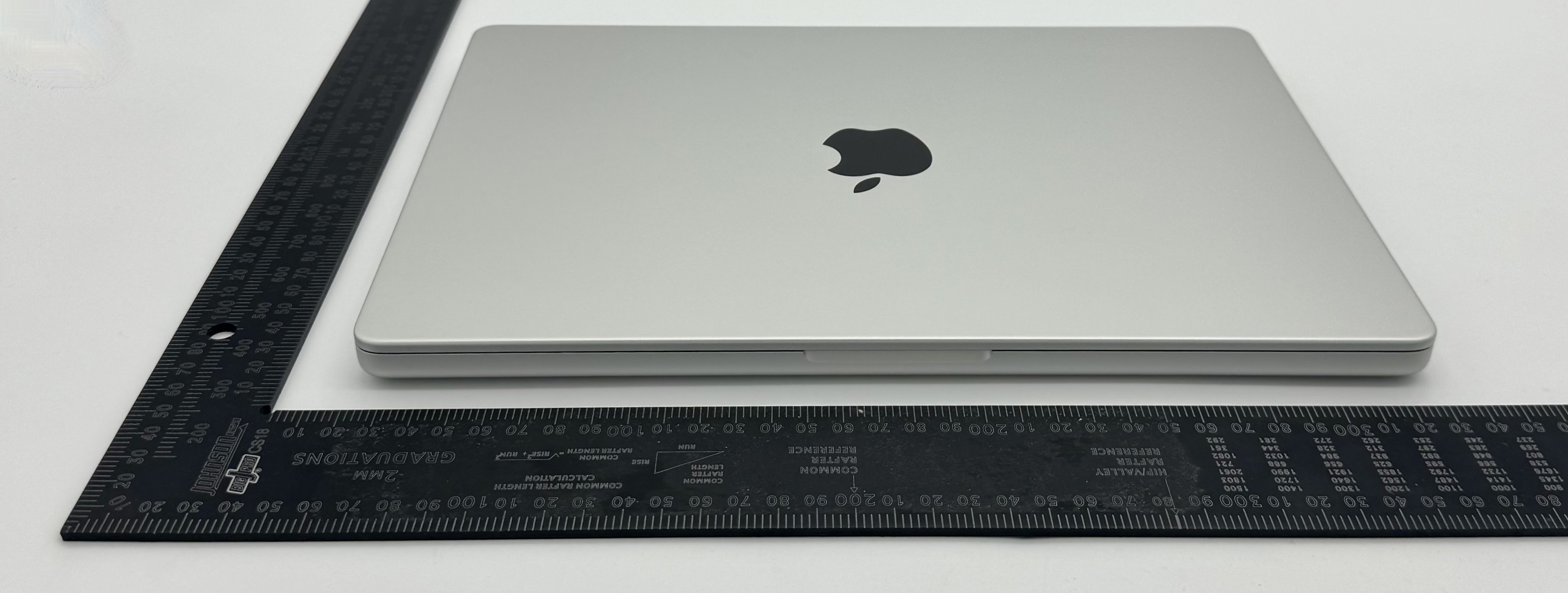 Apple MacBook Pro external FCC photo from External Photos p. 5