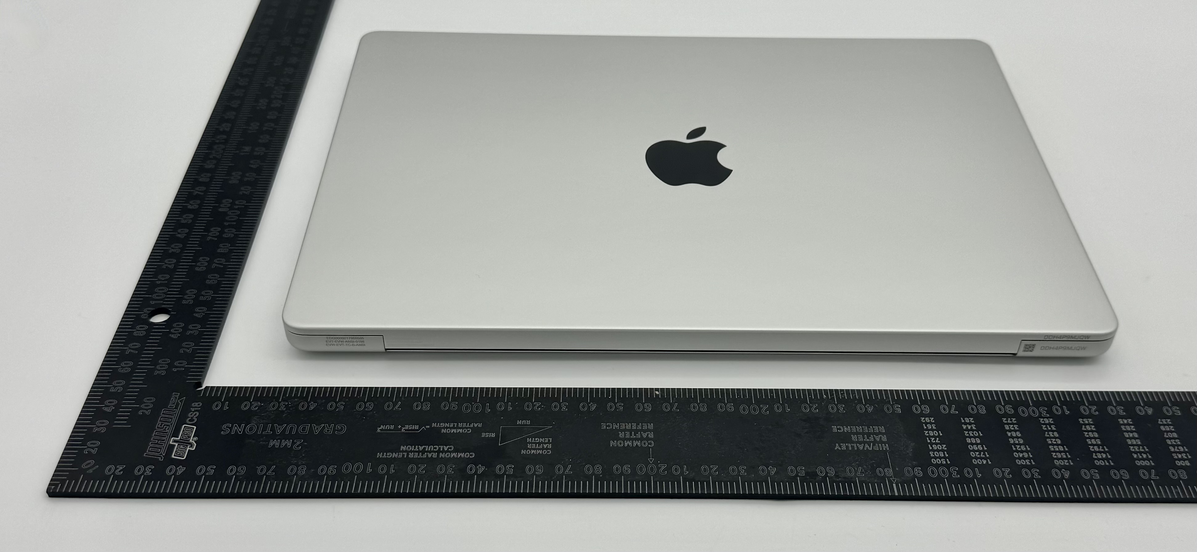 Apple MacBook Pro external FCC photo from External Photos p. 6